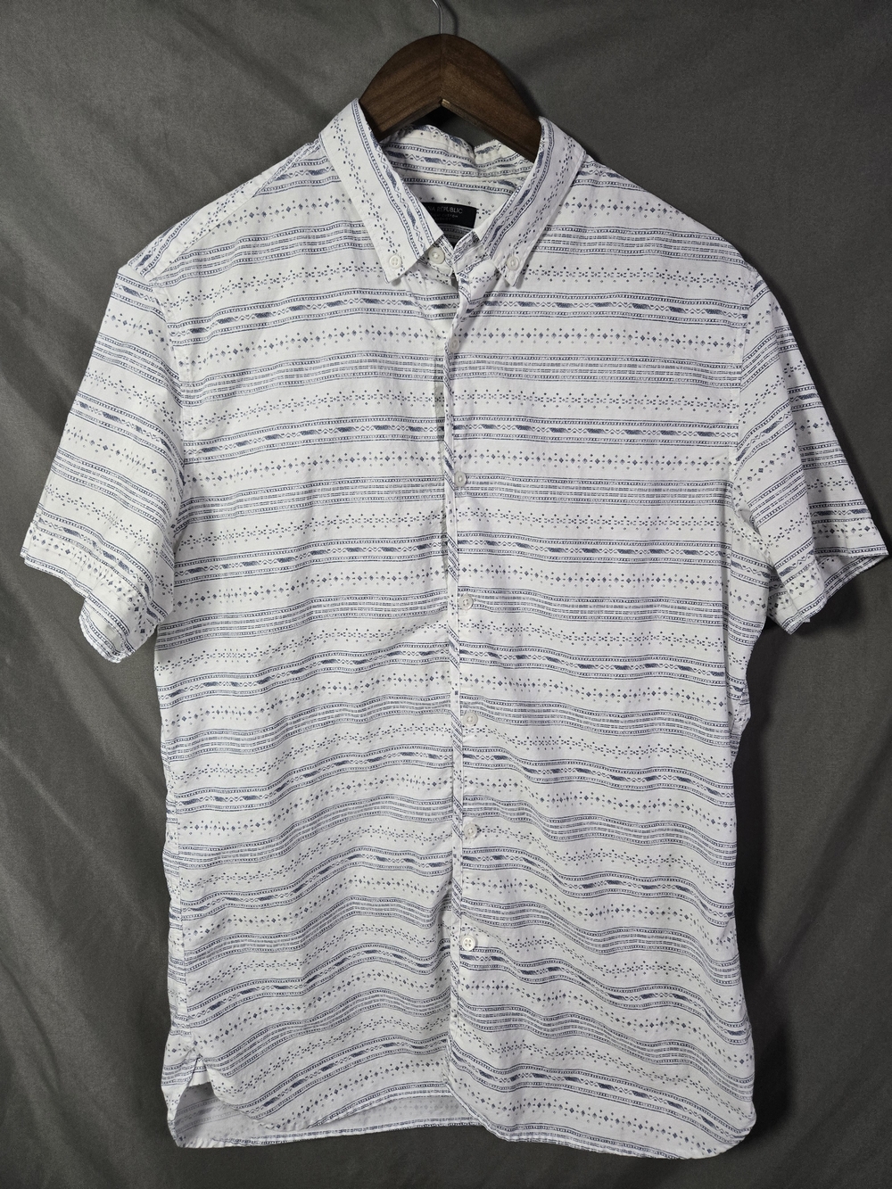 Banana Republic White & Navy Stripe Short‑Sleeve Button‑Down Shirt – Size L